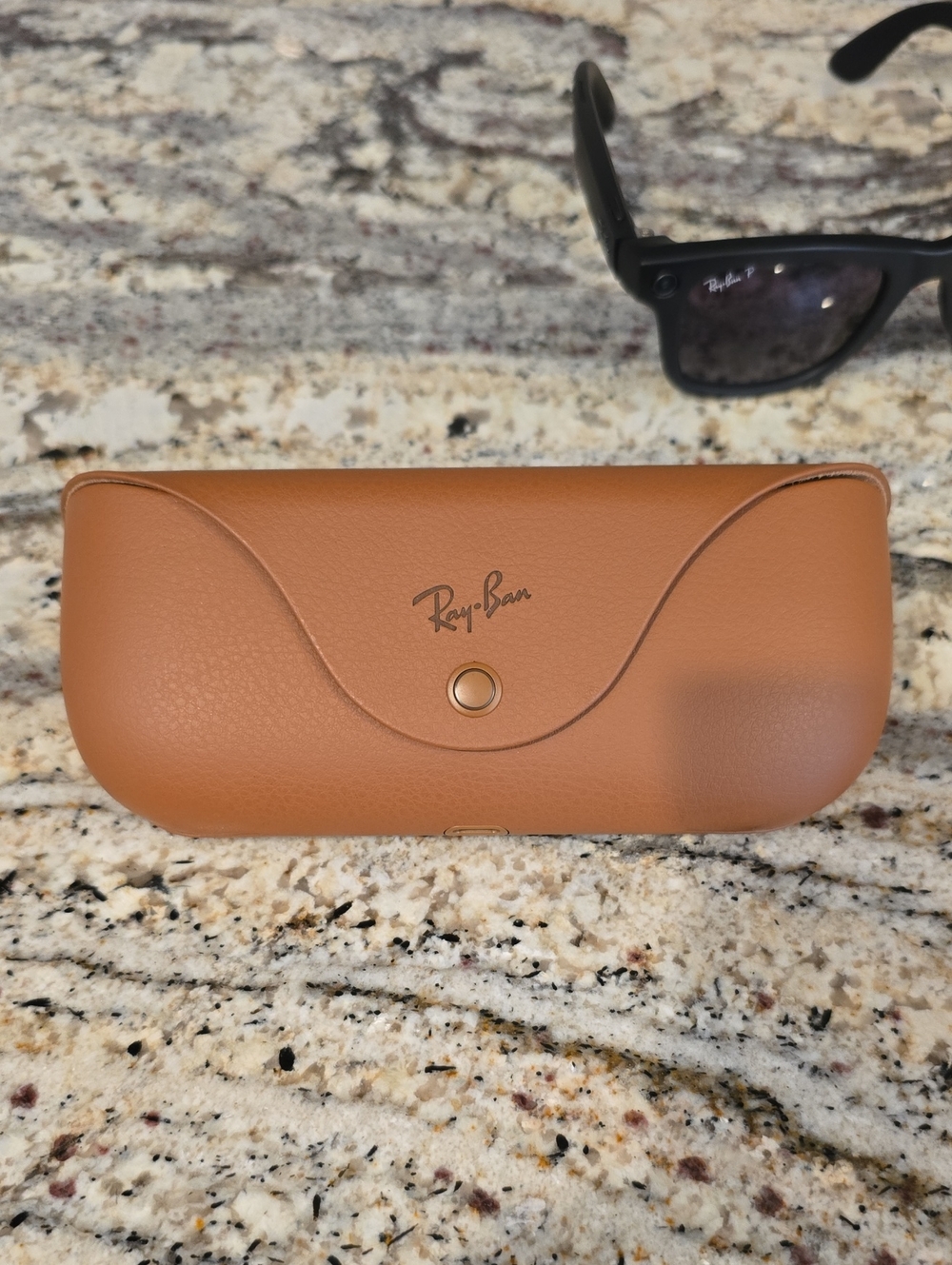 Ray-Ban Wayfarer Gen 1 Meta Glasses - Picture 9 of 11